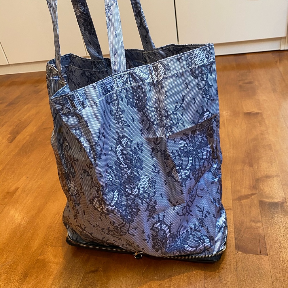 Fold up Reusable Bag - Picture 4 of 5